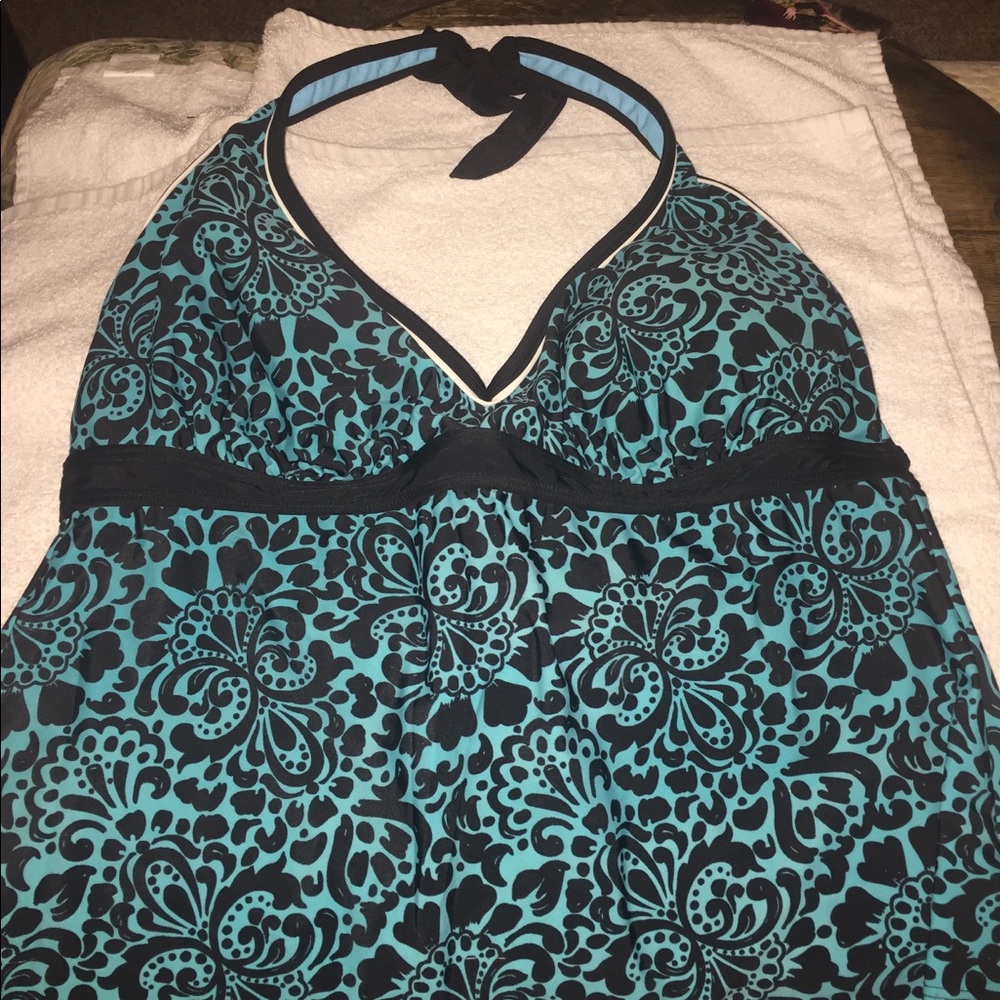 Ladies 2 piece swim suit size 42C top gently worn